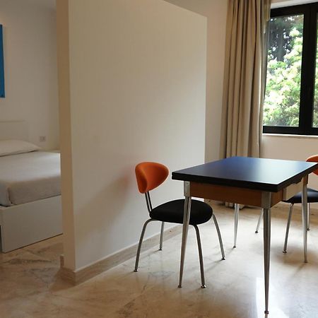 Kiwi Apartment Latina Bagian luar foto