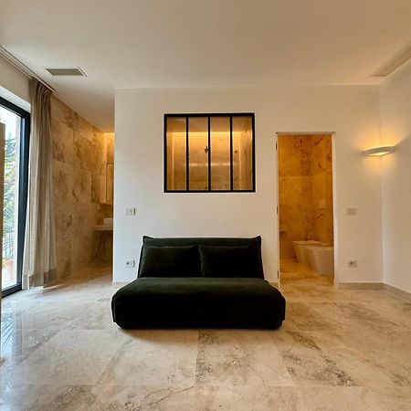Kiwi Apartment Latina Bagian luar foto