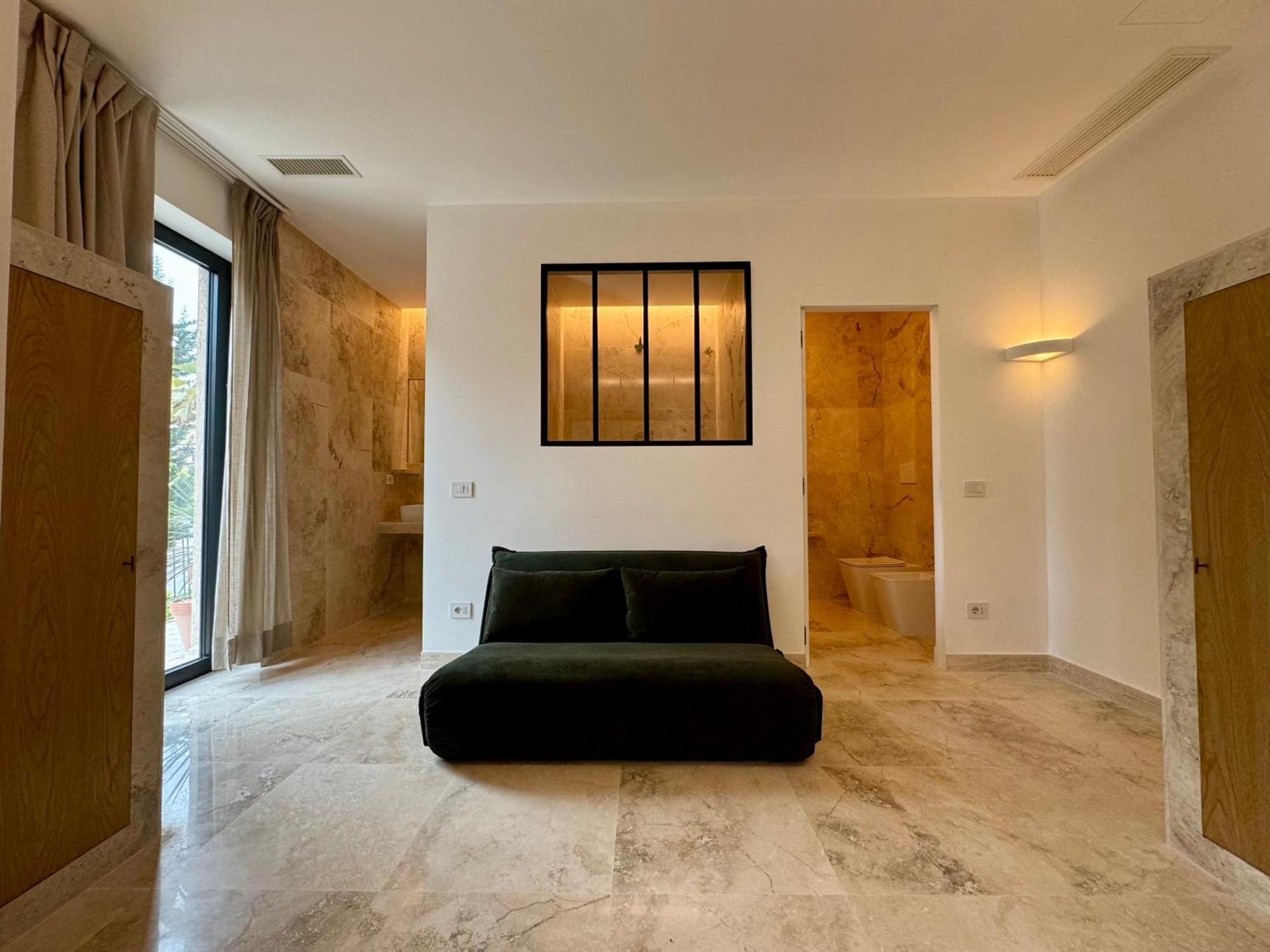 Kiwi Apartment Latina Bagian luar foto